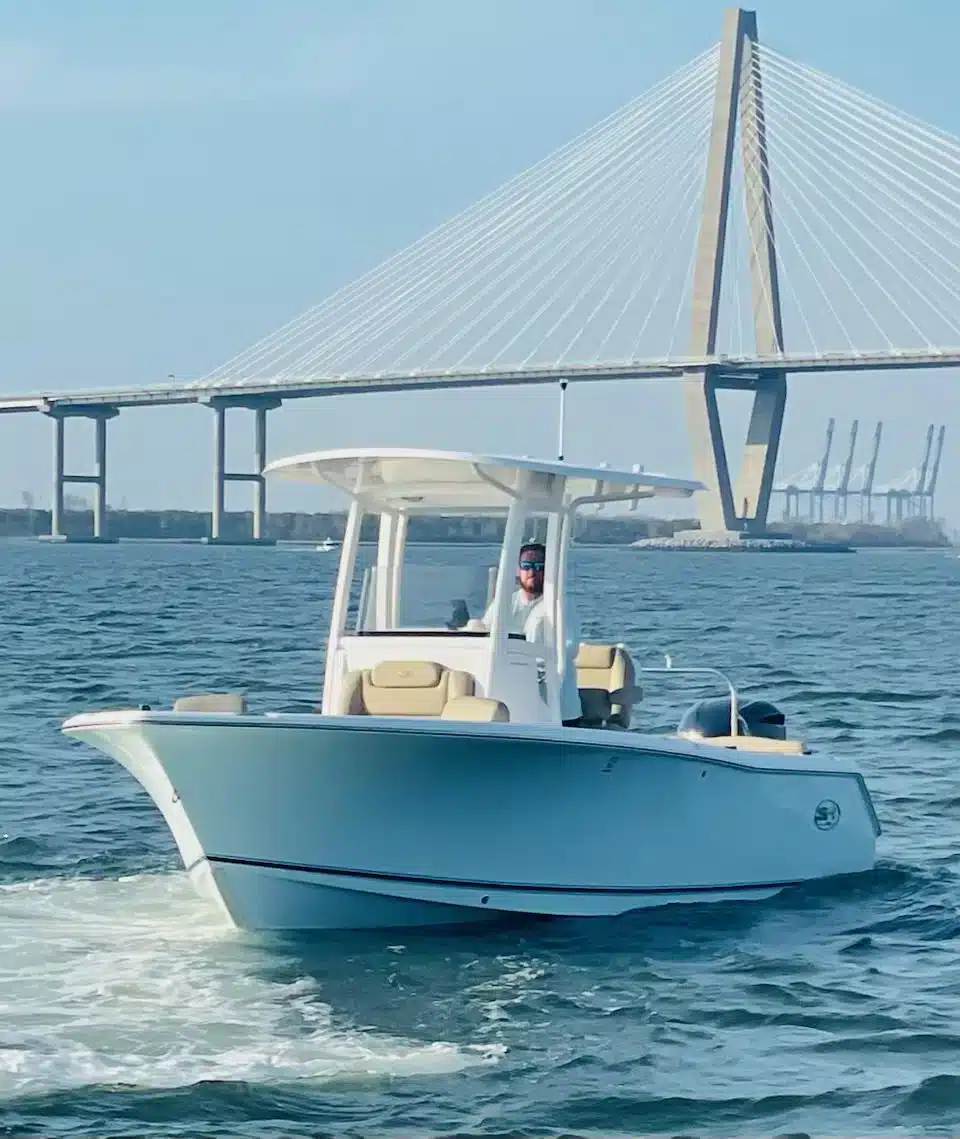 This 2016 Sea Hunt 235 SE is powered by a Yamaha